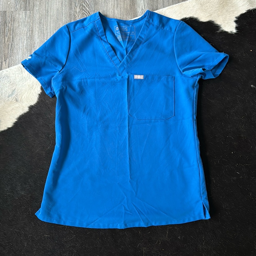 Figs (aya) scrub top